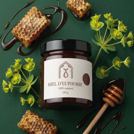 Pot de miel d’euphorbe ambré, couvercle noir, étiquette blanche 250 g, morceaux de rayons
