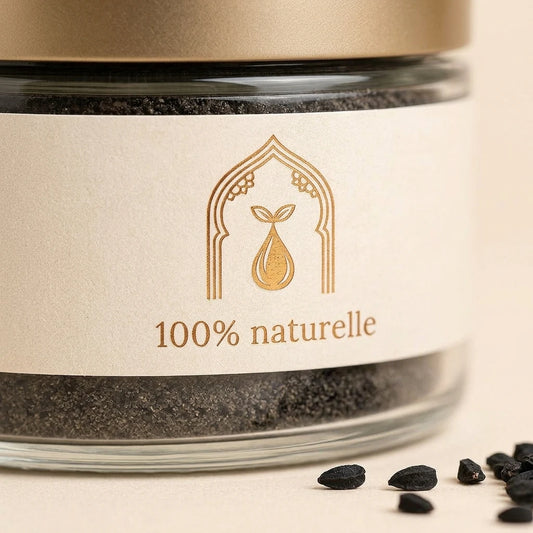 Pot en verre avec étiquette «100% naturelle», poudre noire