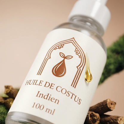 Flacon d’huile 100 ml, vue rapprochée sur l’étiquette et une goutte dorée