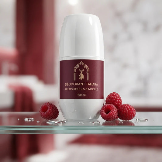 Déodorant Tahara blanc à étiquette bordeaux, 100 ml, avec framboises autour.