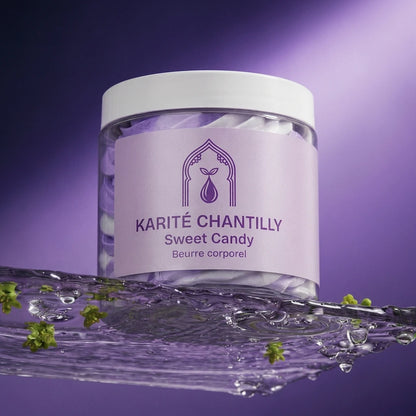 Pot de beurre corporel au karité, couvercle blanc, étiquette violette Sweet Candy.