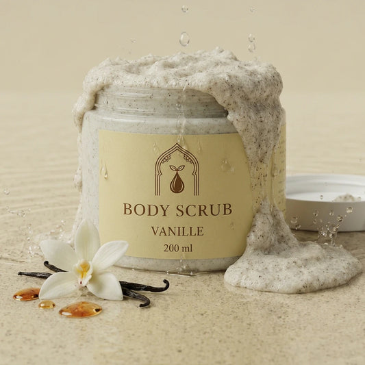 Pot de gommage pour le corps à la vanille 200 ml, pâte exfoliante beige sur le couvercle.