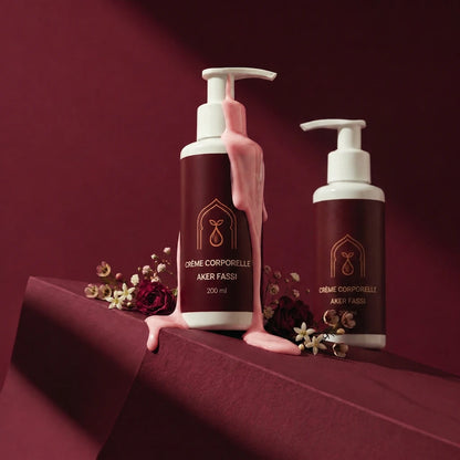 Crème pour le corps Aker Fassi, flacons bruns à pompes blanches avec crème rose