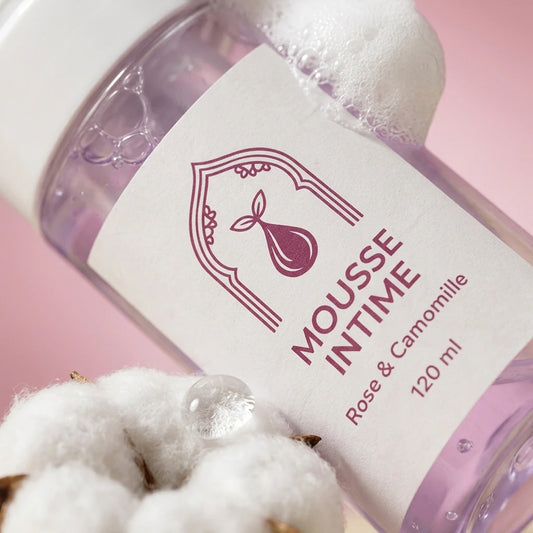 Mousse pour soins intimes, flacon pompe violet, 120 ml, Rose & Camomille