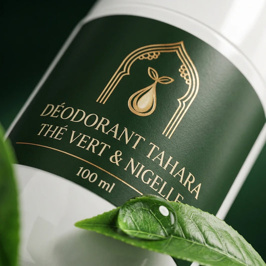 Flacon de déodorant Tahara, étiquette verte «Thé vert & Nigelle», 100 ml.
