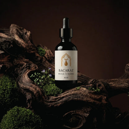 Flacon d’huile à barbe Bacarat, compte-gouttes noir, étiquette crème sur fond sombre