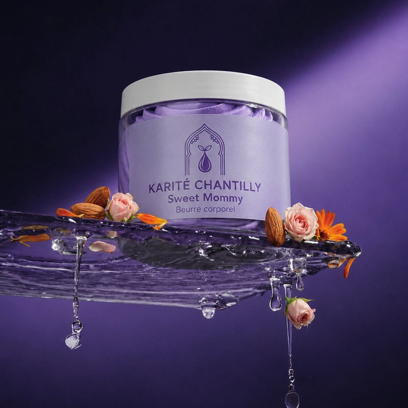 Pot de chantilly au karité lilas, crème en coulures brillantes.