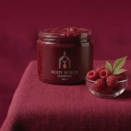 Pot de gommage pour le corps à la framboise, avec petit bol de framboises
