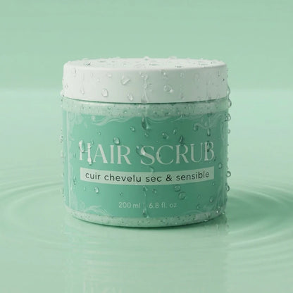 Pot de gommage capillaire nourrissant vert clair, couvercle blanc, étiquettes lisibles