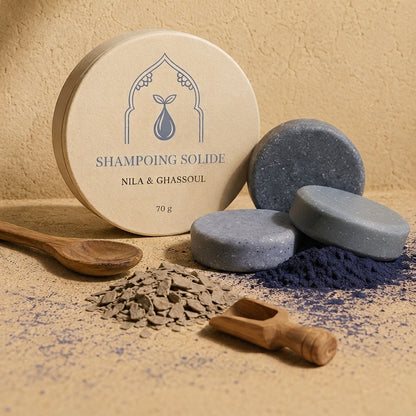 Shampoing solide rond et barres gris bleutées, pot beige Nila & Ghassoul, 70 g