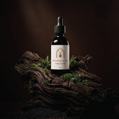Huile à barbe Splendide Wood en flacon ambré avec pipette, sur tronc de bois