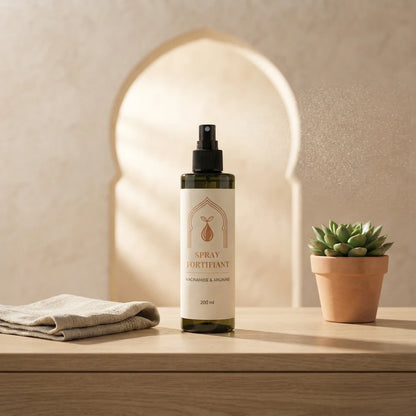 Flacon spray fortifiant 200 ml, pompe à brumisation noire et étiquette beige claire